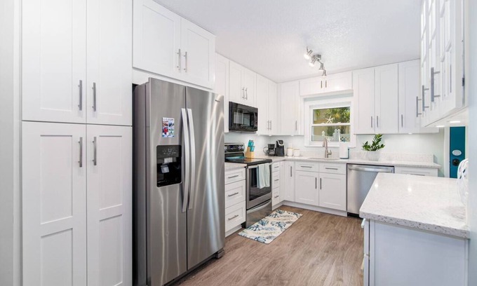 Jacksonville Beach House | Sweet Beach Townhome with Great Location!