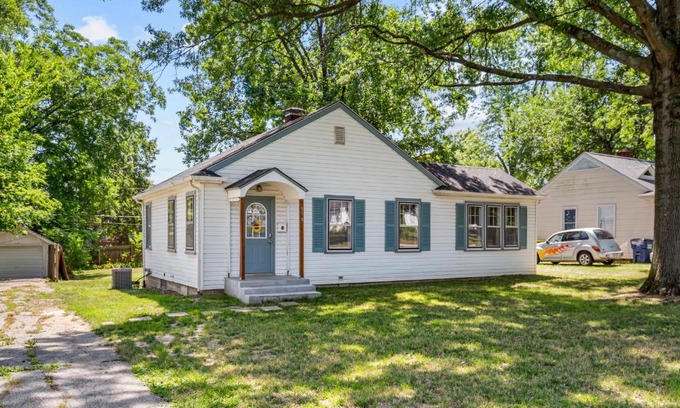 Warrenton House | Sweet Cherry Escape | JZ Vacation Rentals