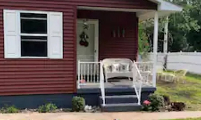 Trowbridge Park House | Sweet Cherry Oasis -Your Home away from Home