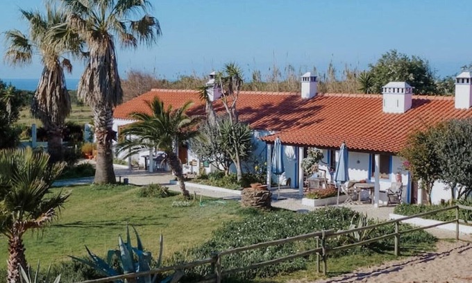 Cavaleiro Cottage | Sweet Cottage on a Horse Farm 200m From the Beach