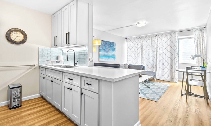 Ala Moana Apartment | Sweet & Cozy in Honolulu Free WIFI & AC