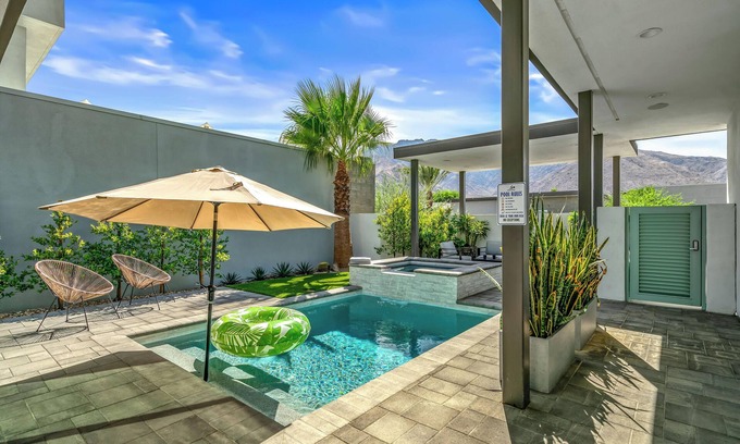 Palm Springs House | Sweet Dreams in Miralon - with aesthetic cues from vibrant modern architectural heritage