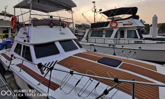 Punggol Boat Rental | Sweet Elegant Boat House @ Marina Waterfront
