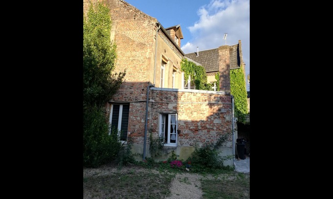 La Fere House | Sweet Garden House with a lovely garden
