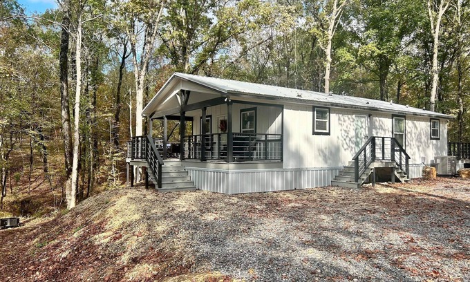 Broken Bow Cabin | SWEET GEM, Cozy 2 bedrm, full kitchen, HOT TUB, WiFi, close BB & Hochatown