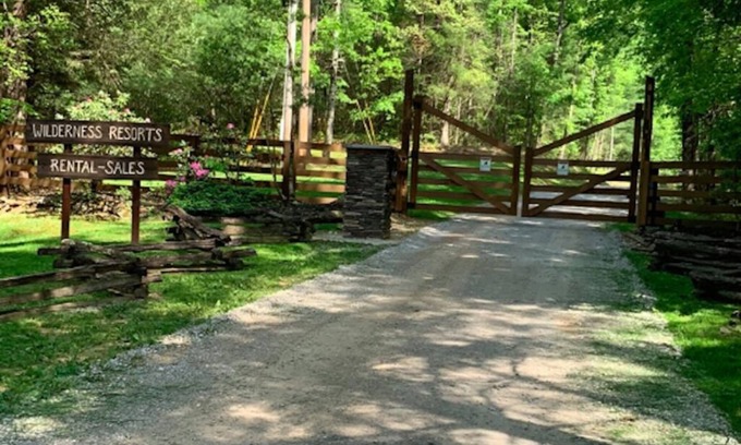 Oneida Cabin | Sweet Gum Falls Quaint Log Cabin With Hot Tub