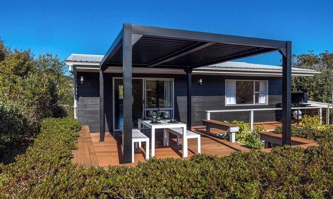 Onetangi House | Sweet Hartley - Onetangi Holiday Home