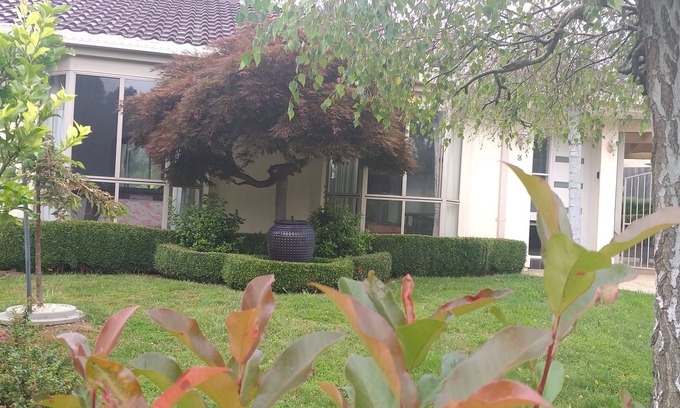Nicholls House | Sweet Holiday Home by the Golf Course