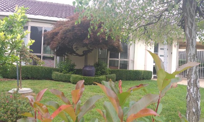 Nicholls House | Sweet Holiday Home by the Golf Course