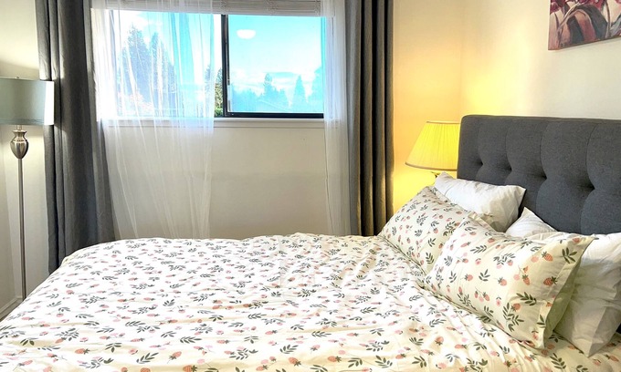 Surrey House | Sweet Home at Sunnyside - Room 2