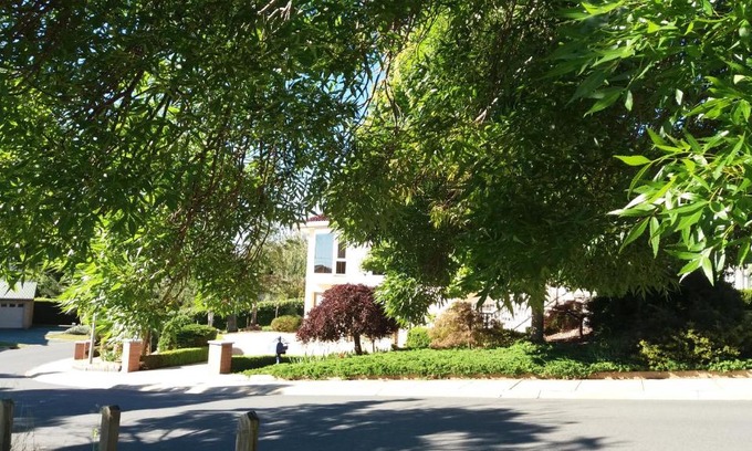Nicholls House | Sweet Home by the Golf Course