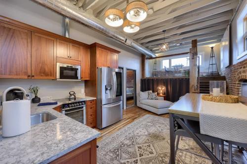 Lancaster Apartment | Sweet Lancaster Suite