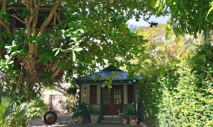 Eagle Hall Cottage | Sweet Lime Cottage suitable for couples and soloist alike.