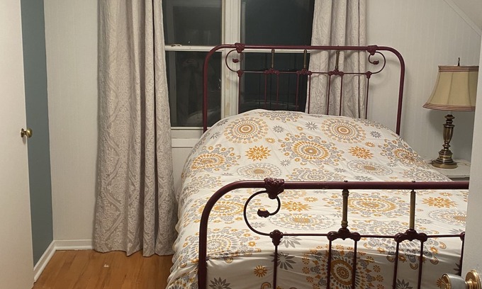 Red Deer House | Sweet little house in a sweet location