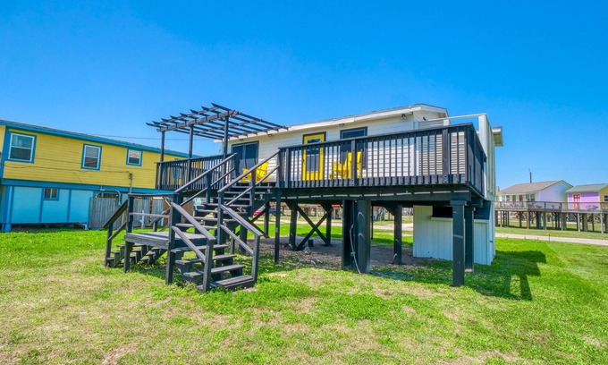Surfside Beach House | Sweet little house with perfect location & view!