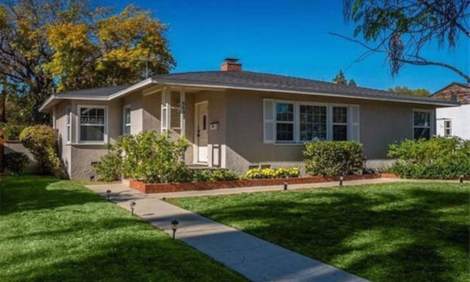 Van Nuys House | SWEET & LOVELY 3 Bedroom House - Close to Hollywood/Beaches/Universal Studios