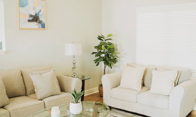 Perry House | Sweet Magnolia Mid-Term Stay! We are pet and family friendly!