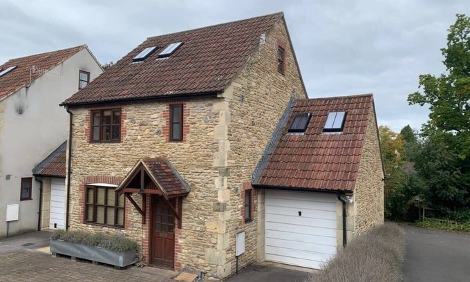 Frome House | Sweet Modern Country Cottage with Garden
