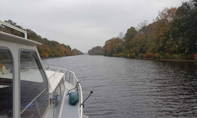 Uberseestadt Boat Rental | Sweet Motoryacht Bremen