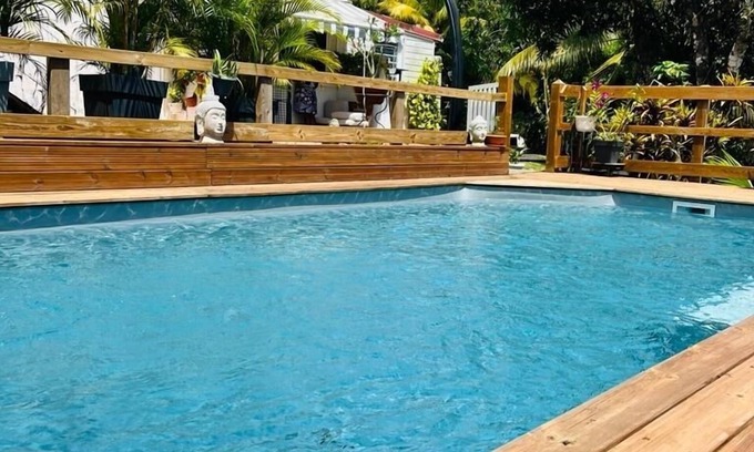 Fontaine de Moutte House | Sweet Pea F2 flirtatious in the countryside