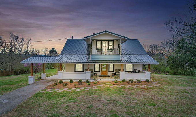 Winchester House | Sweet Retreat-across from Twin Creeks Marina