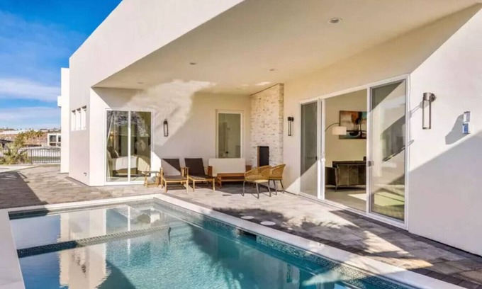 Hurricane Apartment | Sweet Retreat ~ Cooper Rock Golf ~ Pool ~ Hot Tub!