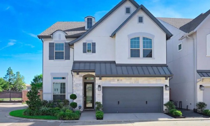 George Bush Park/Eldridge House | Sweet Retreat, Snug 3-Story 4-Bedroom Home Garage WiFi Pool