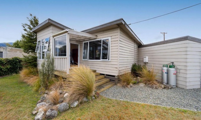 Te Anau House | Sweet Retreat - Te Anau Holiday Home