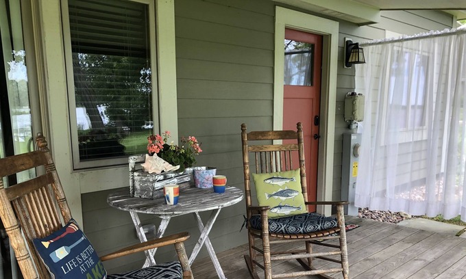 Hustisford House | Sweet Sinissippi Butternut Bungalow a perfect getaway! On Lake Sinissippi!