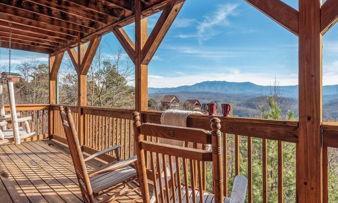 Gatlinburg - Pigeon Forge Resort | Sweet Slice of Heaven is a warm and inviting two-bedroom cabin