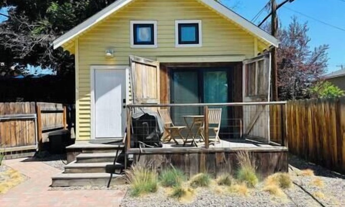 Old Bend House | Sweet Studio 1/2 mile Downtown & Old Mill District