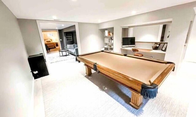 Westport Apartment | Sweet Studio w/Lounge & Pool Table