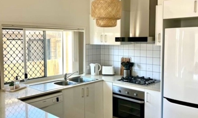 Deebing Heights House | Sweet suburban cottage