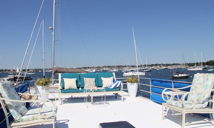 Ocean Drive Boat Rental | Sweet summer escape on Newport Harbor