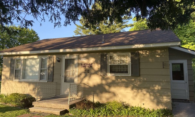Grand Marais Cottage | SWEET TWO BEDROOM COTTAGE ONE BLOCK FROM THE HARBOR, in Grand Marais