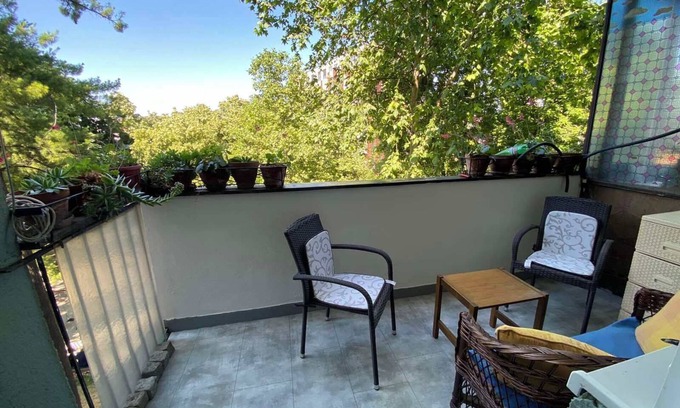 Vozdovac Apartment | Sweet urban apartment for max 4 Pet friendly, free public parking
