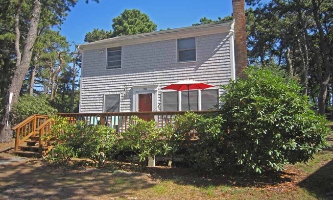 Indian Neck Heights House | Sweet Vacation Rental Near the Bay (1901)