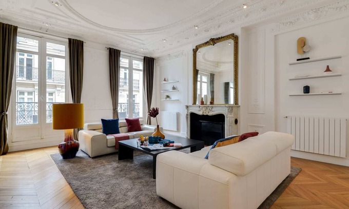 Champs-Elysees Apartment | Sweett | Cerisoles D
