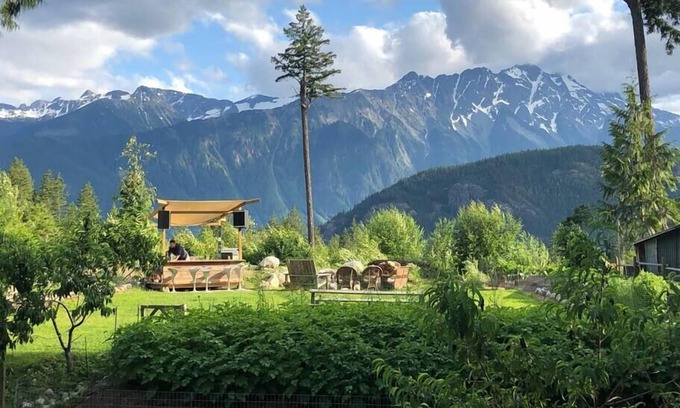 Mount Currie House | Sweetwater Lane Farm Cabin and Spa
