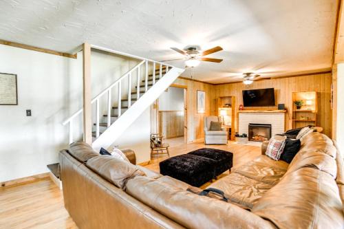 Sweetwater House | Sweetwater Lake House with Covered Patio!