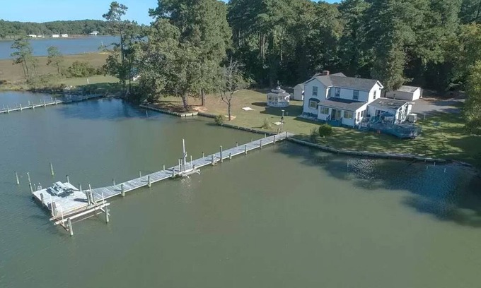 Windmill Point House | Swim, fish, boat or just relax and enjoy the "Rivah Life" at Little Oyster