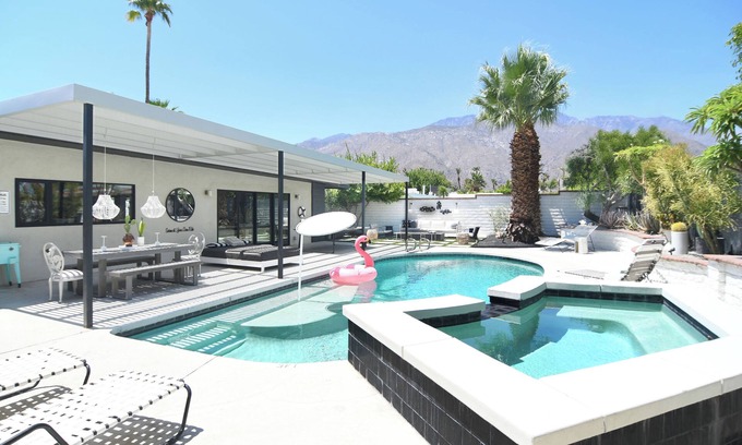 Sunrise Vista Chino House | Swim like a celebrity at the chic & ideal Palm Springs experience!