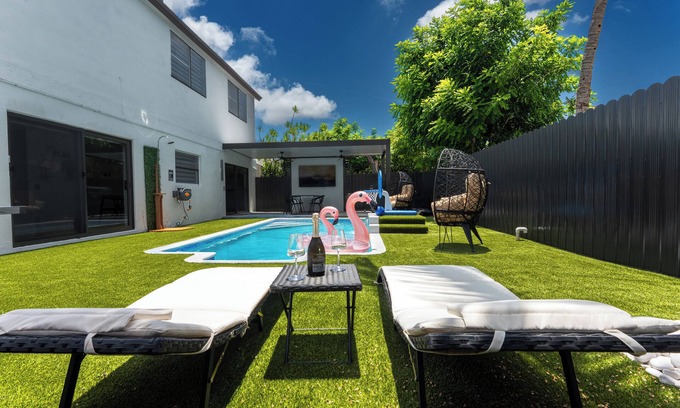 Princeton House | Swim, Sip & Stay-Your private POOL Gateway!Midway to Key Largo and Miami Beach.