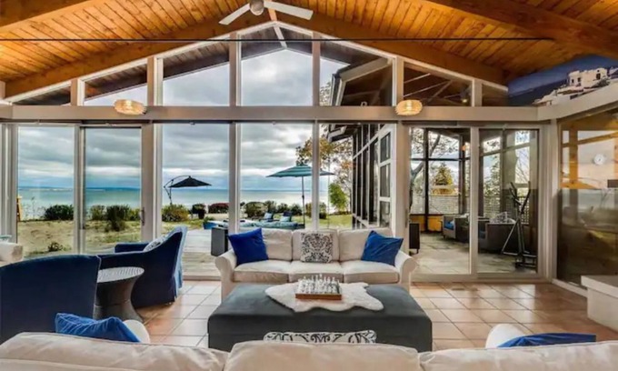 Fort Erie Cottage | Swim Spa cottage on a Private Beach