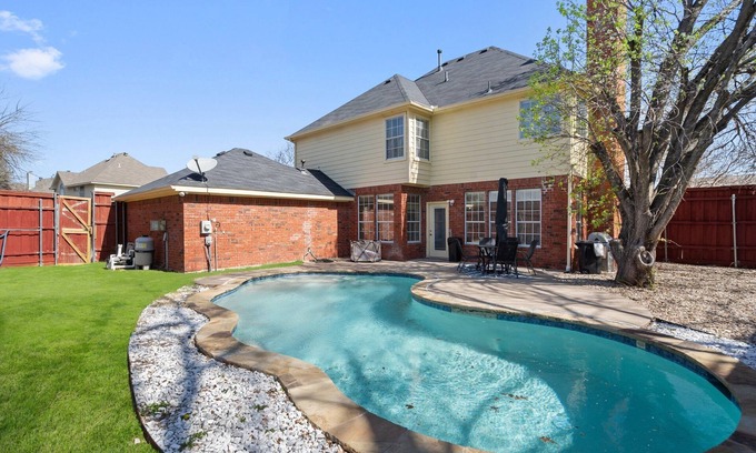 Grand Prairie House | Swimming Pool! 4 Bedroom/2 Living Room/Garage/Washer & Dryer/Family Fun!