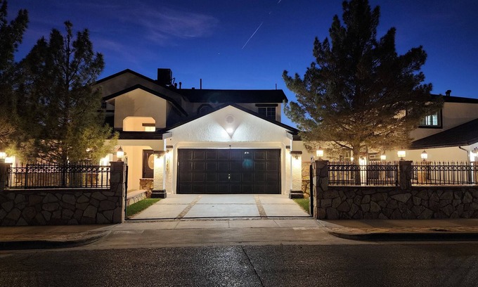 Biggs Field House | Swimming pool, 4 bedroom 2.5 bath + bonus room, outdoor dining and outdoor TV