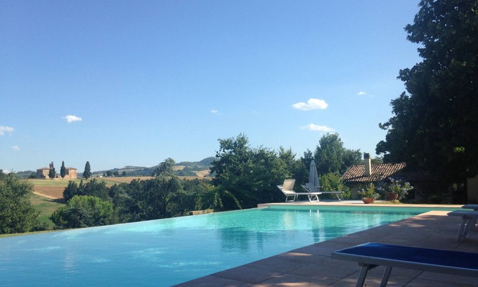 Crespellano House | Swimming pool and relax on the Bolognese hills between art, engines, great food