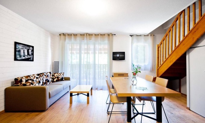 Ax-les-Thermes Apartment | Swimming pool, terrace, balcony, parking, tv, ski locker, 30m², Ax-Les-Thermes