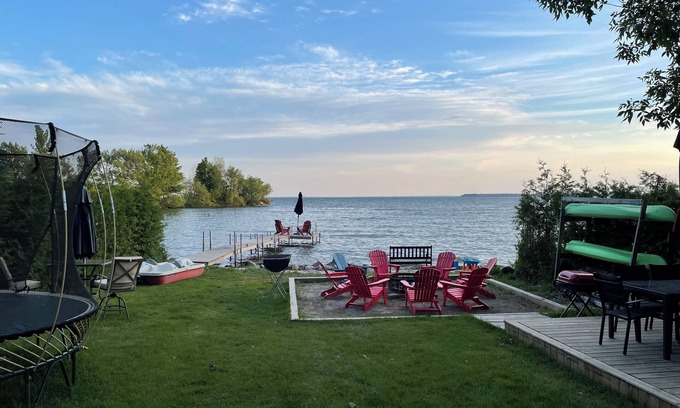 Brock Cottage | Swing Bridge Cottage on Lake Simcoe - Waterfront