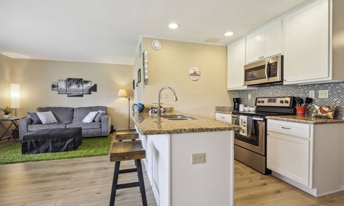 Diamondhead House | Swing on Over to this Golf Club Condo
